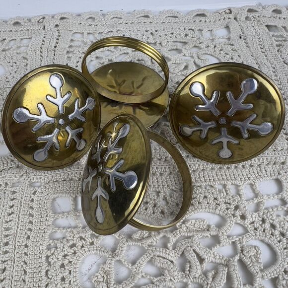 Set Of 4 Brass Napkin Rings With Chrome Snowflakes Winter Tablescape Holiday Vtg - Picture 6 of 7